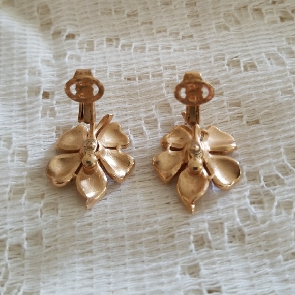 Trifari flowers Earrings and Brooch - Picture 5 of 5